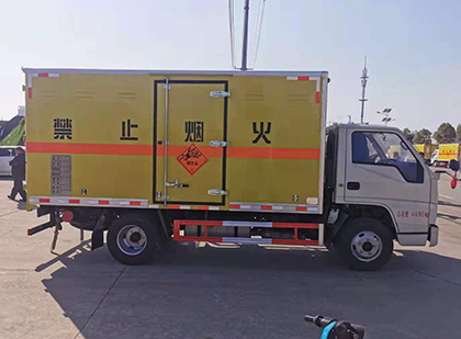 西区爆破器材运输车技术升级与安全合规新趋势